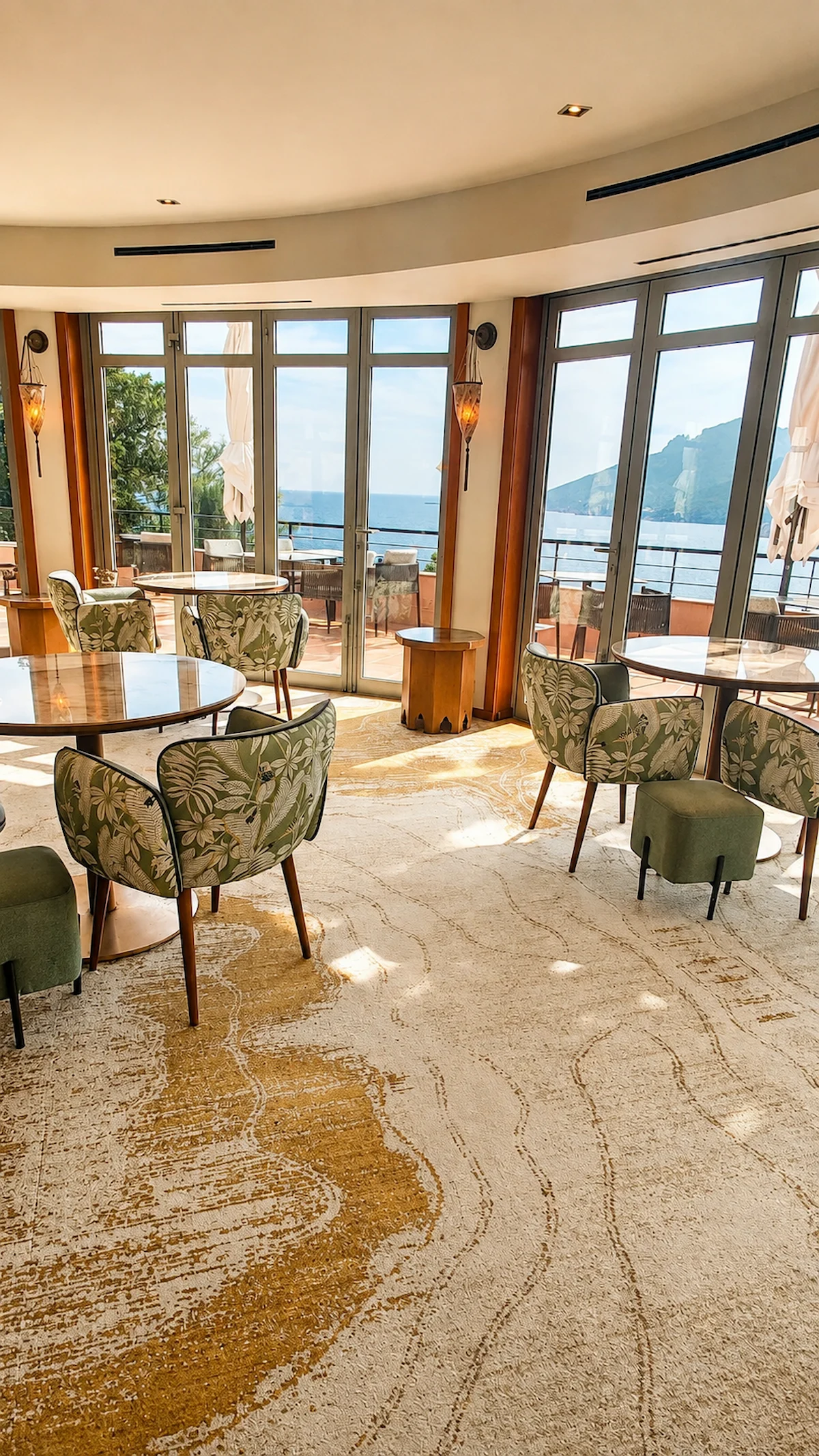 Salon lumineux avec vue sur la M&eacute;diterran&eacute;e &agrave; Th&eacute;oule-sur-Mer